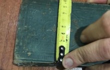На Буковине пограничники обнаружили у мужчины старинную Библию, которую он пытался вывезти незаконно