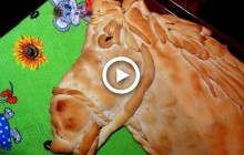 Крестовые булочки, мазурек и мороженое с пивом: традиционные пасхальные блюда разных стран мира (видео)
