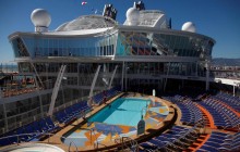 18 палуб и бионический бар: в Испании представили самый большой круизный лайнер в мире (фоторепортаж)
