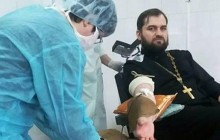 Священники и верующие Ореховского благочиния УПЦ сдали кровь для больных детей