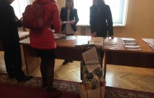 Депутат пришла на сессию горсовета с "кравчучкой" (фото)