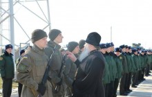 Священник Запорожской епархии УПЦ благословил молодых военных в день принятия присяги