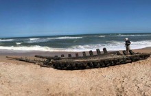 Во Флориде на берег вынесло обломки корабля 18 века (фото)