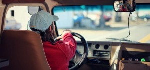 Ни гвоздя вам, ни жезла: поздравления на День автомобилиста 2024