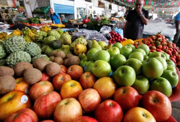 Українцям розповіли, чи чекати дефіциту фруктів та овочів через війну