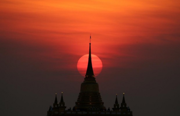 МЗС радить українцям бути обережними у Таїланді через наближення тропічного шторму