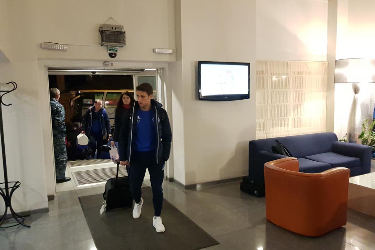 "Динамо" прибула на матч в Маріуполь / fcdynamo.kiev.ua "Динамо" прибула на матч в Маріуполь / fcdynamo.kiev.ua