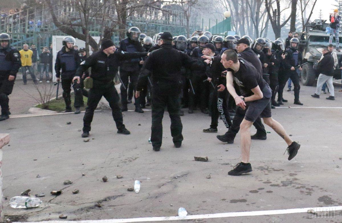 в результате массовой драки несколько человек получили ранения / УНИАН в результате массовой драки несколько человек получили ранения / УНИАН