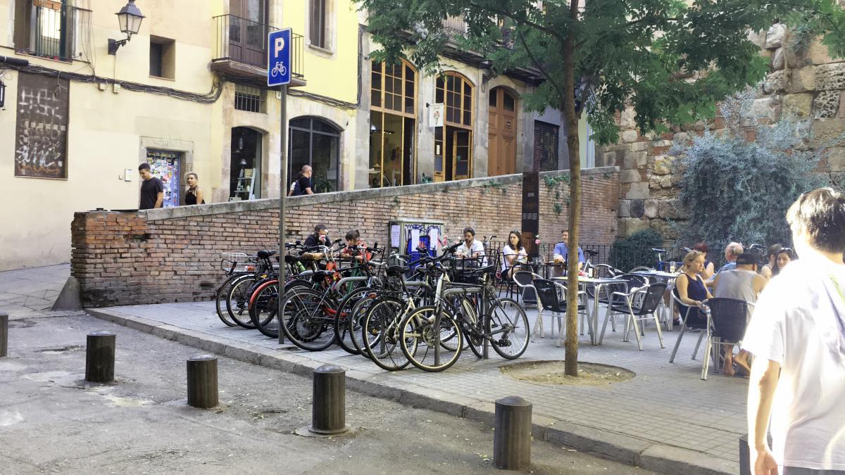 Стоянка велосипедов на одной из улиц Барселоны / Вера Снегур, личные фото