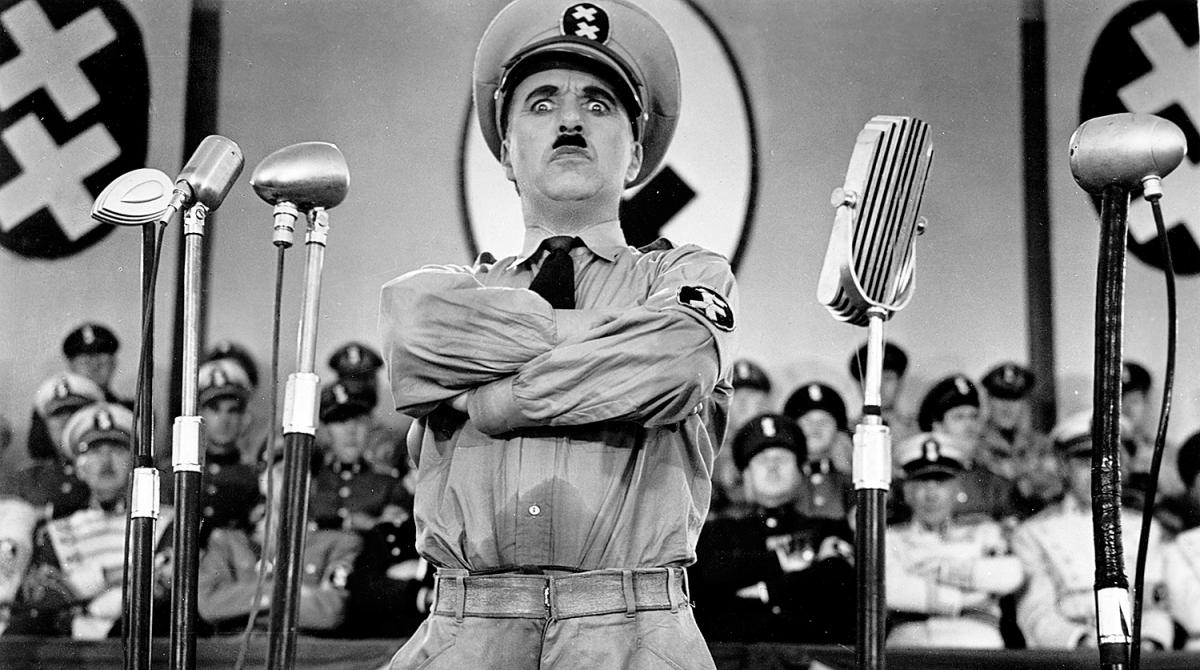 Комик Чарли Чаплин в фильме «Великий диктатор» (1940) / фото Global Look Press 