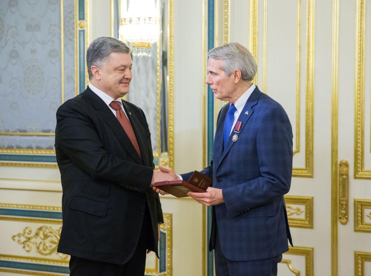 Poroshenko and Portman at the Presidential Administration in Kyiv / Photo from president.gov.ua Poroshenko and Portman at the Presidential Administration in Kyiv / Photo from president.gov.ua