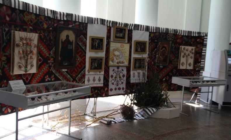 У Вінницькій ОДА розгорнуто експозицію до Великодня / vin.gov.ua