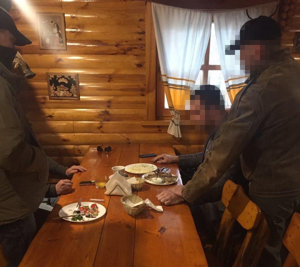 Взяточника задержали в одном из столичных развлекательных заведений фото ssu.gov.ua Взяточника задержали в одном из столичных развлекательных заведений фото ssu.gov.ua