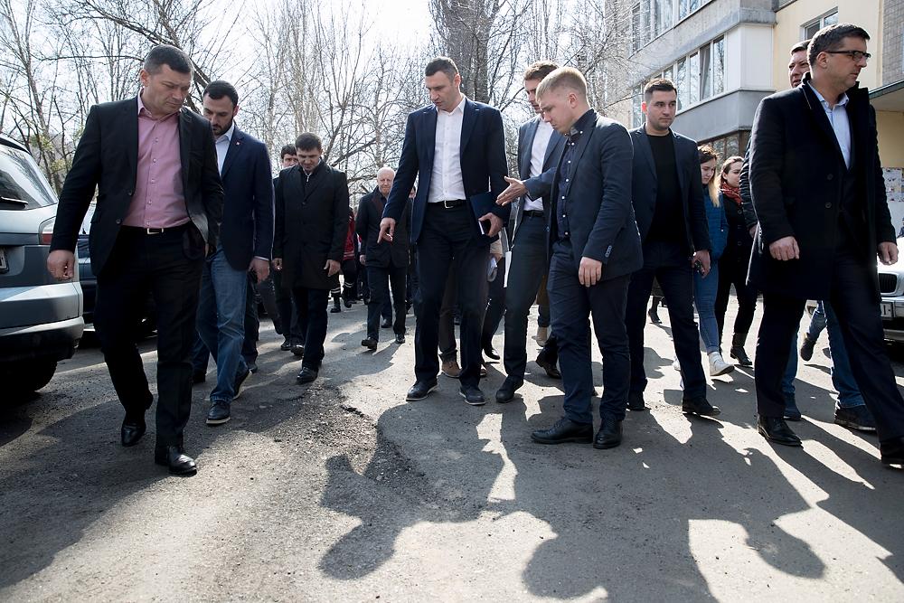 Кличко отметил, что зиму «пережили» не все отремонтированные объекты / фото kiev.klichko.org Кличко отметил, что зиму «пережили» не все отремонтированные объекты / фото kiev.klichko.org