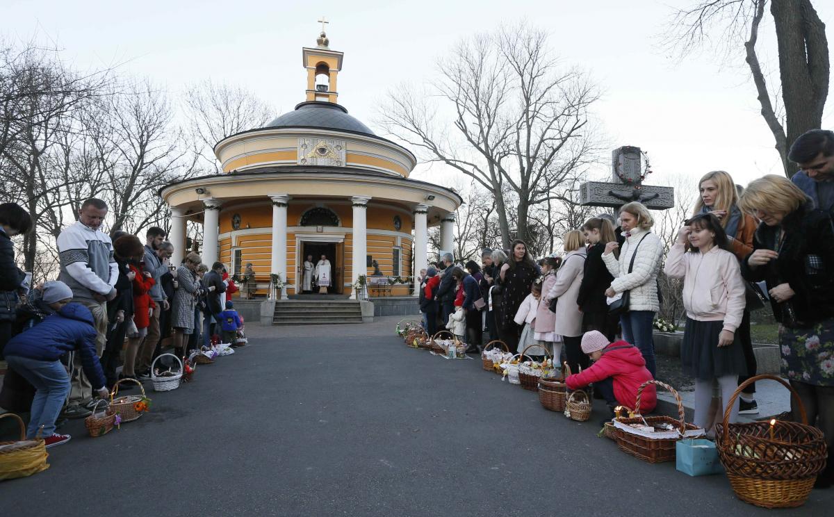 Пасха-2021 снова пройдет в карантинном режиме / REUTERS