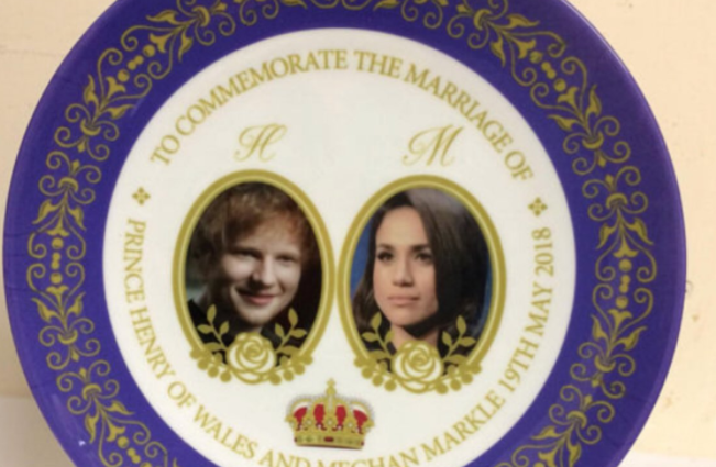 Замість пинца Гаррі на сувенірах до королівської весілля зобразили Еда Ширана / фото twitter.com/DarrenMcGrady