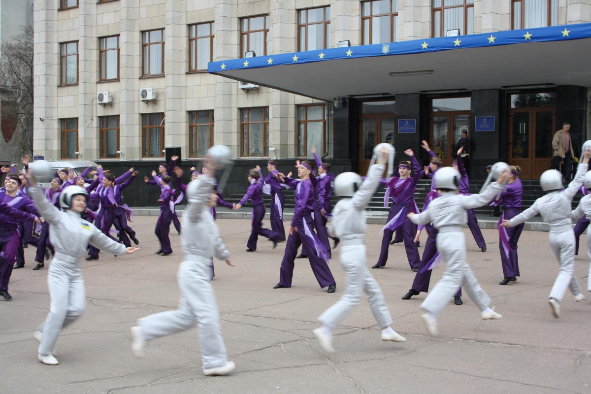 У Житомирі понад 200 осіб взяли участь в урочистостях з нагоди Всесвітнього дня авіації та космонавтики / фото УНІАН У Житомирі понад 200 осіб взяли участь в урочистостях з нагоди Всесвітнього дня авіації та космонавтики / фото УНІАН