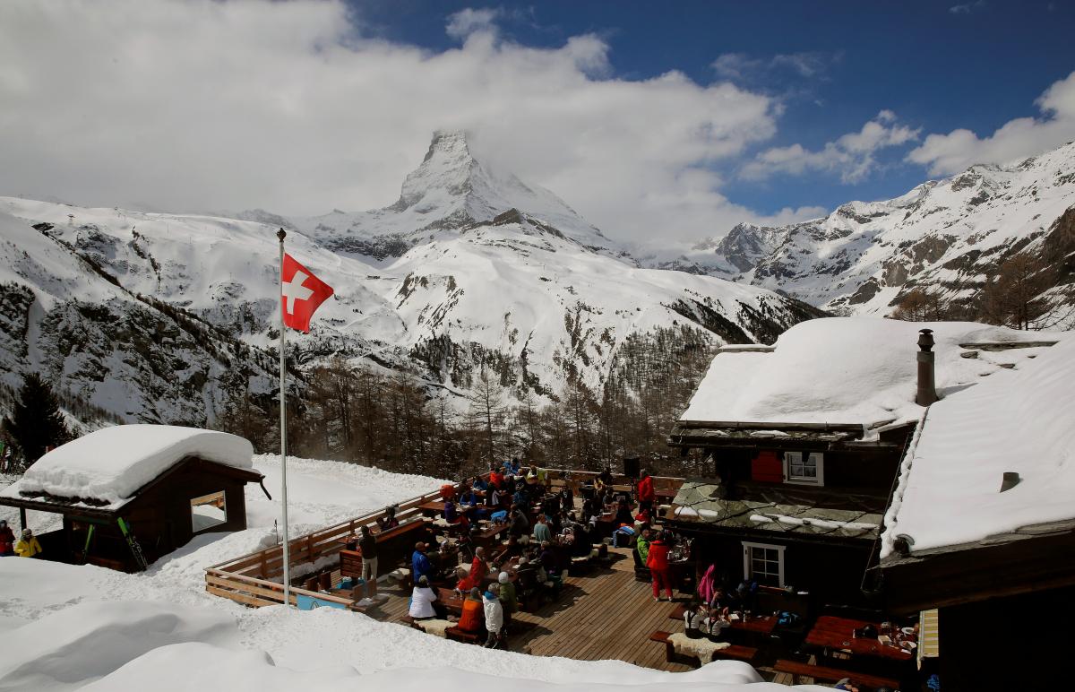 Швейцарія спрощує умови в'їзду / фото REUTERS