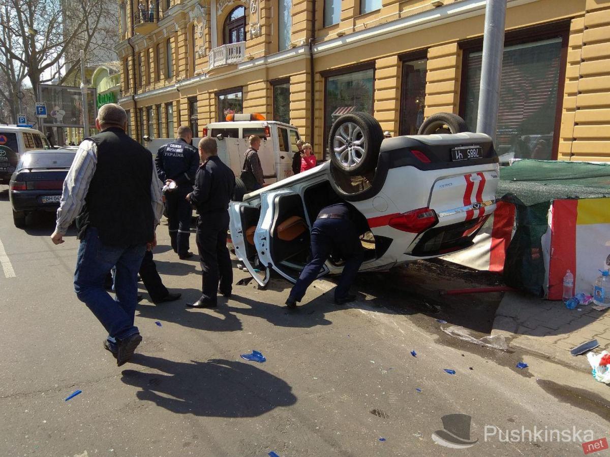В Одесі автомобіль ДСНС потрапив У ДТП фото Пушкінська В Одесі автомобіль ДСНС потрапив У ДТП фото Пушкінська