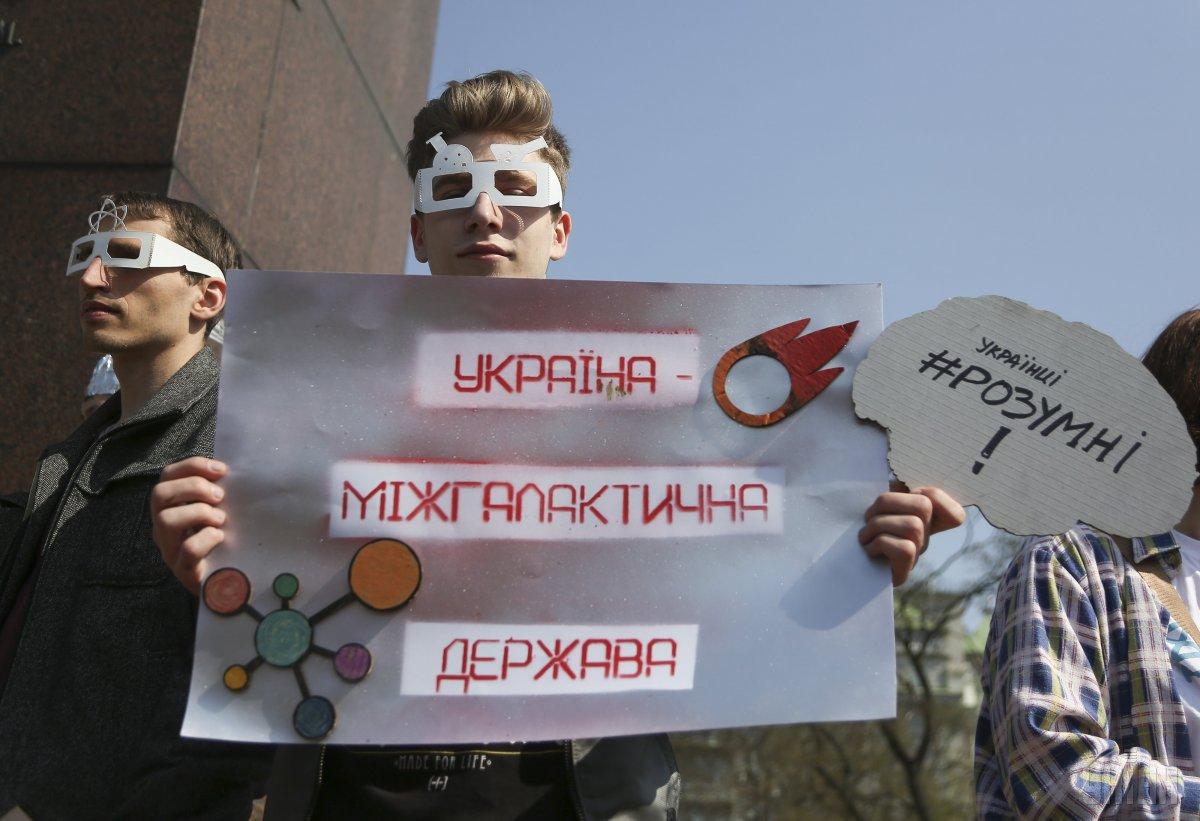Вчені пройшлися маршем по центру Києва / Фото УНІАН
