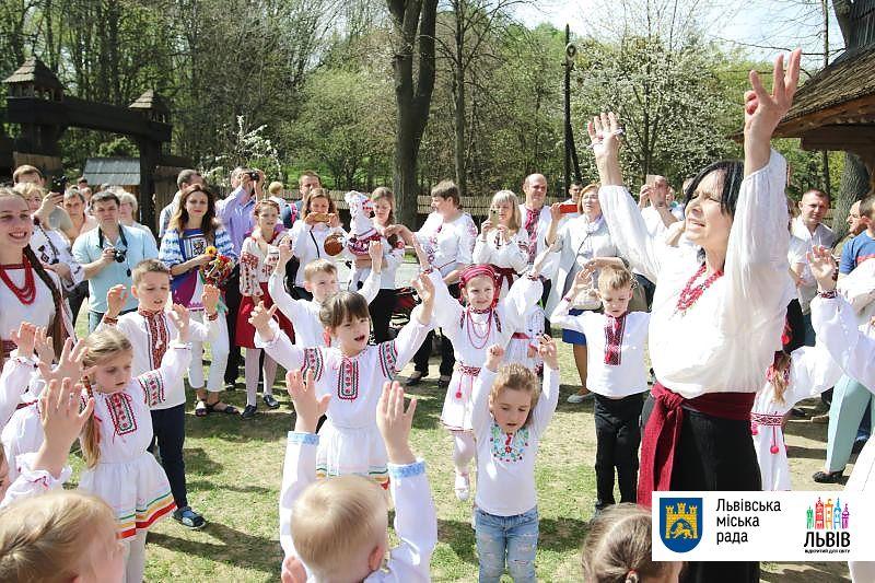 Всі гості фестивалю мають нагоду поринути у вир народних традицій / фото Всі гості фестивалю мають нагоду поринути у вир народних традицій / фото
