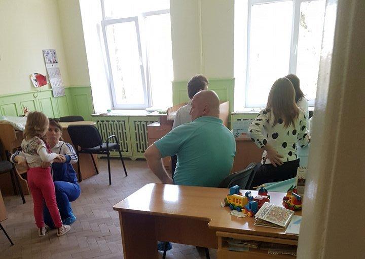 У львівському «Охматдиті» виявили педіатра у нетверезому стані / фото forpost.lviv.ua У львівському «Охматдиті» виявили педіатра у нетверезому стані / фото forpost.lviv.ua