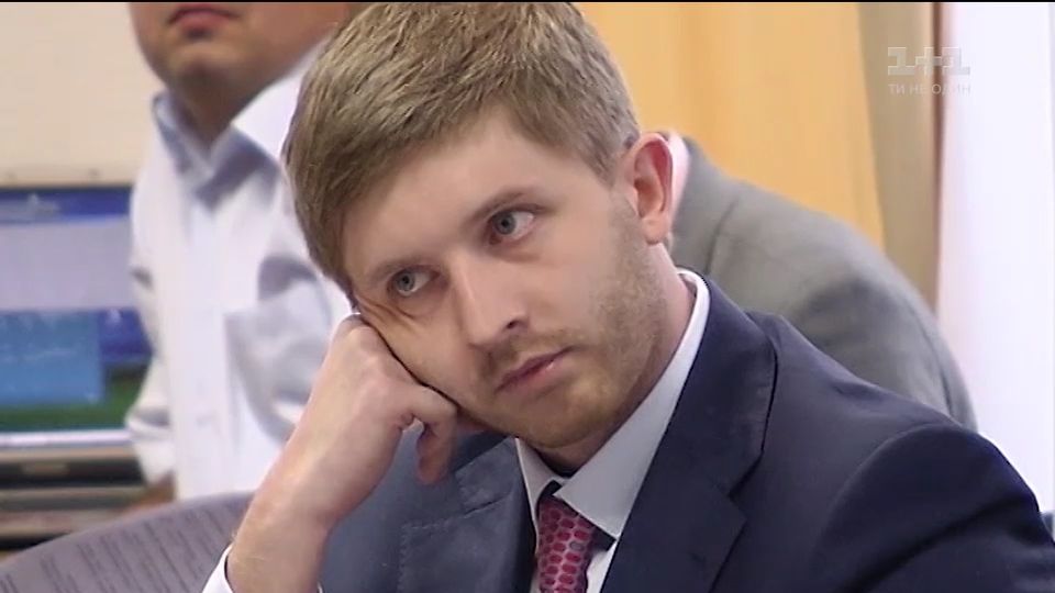 ЗМІ: як живе чиновник, який змушує українців платити за комуналку шалені гроші (відео) ЗМІ: як живе чиновник, який змушує українців платити за комуналку шалені гроші (відео)