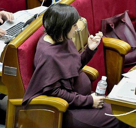 Пташник має народжувати на днях / фото Страна Пташник має народжувати на днях / фото Страна
