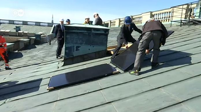 Король Швеції встановив на палаці сонячні батареї / скріншот відео Король Швеції встановив на палаці сонячні батареї / скріншот відео