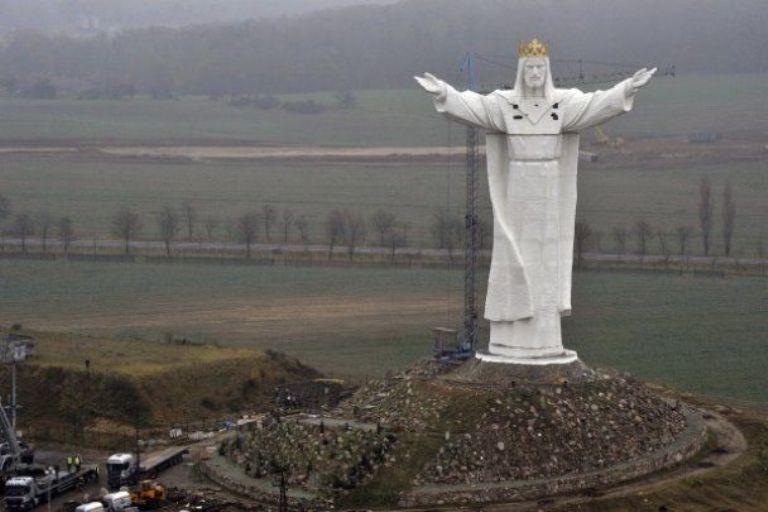 У Польші на відомої статуї Ісуса Христа виявили десятки передавачів інтернет-сигналу