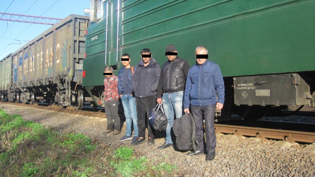 Пограничники нашли в грузовом поезде группу иностранцев-нелегалов / dpsu.gov.ua Пограничники нашли в грузовом поезде группу иностранцев-нелегалов / dpsu.gov.ua