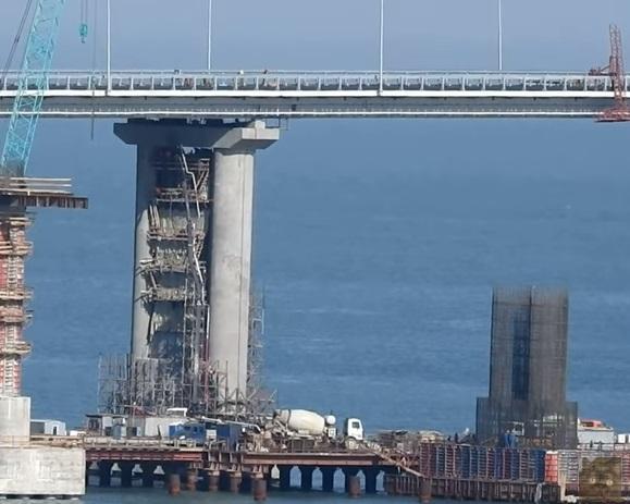 Крымский мост "открестили" от трещины / Скриншот Крымский мост "открестили" от трещины / Скриншот