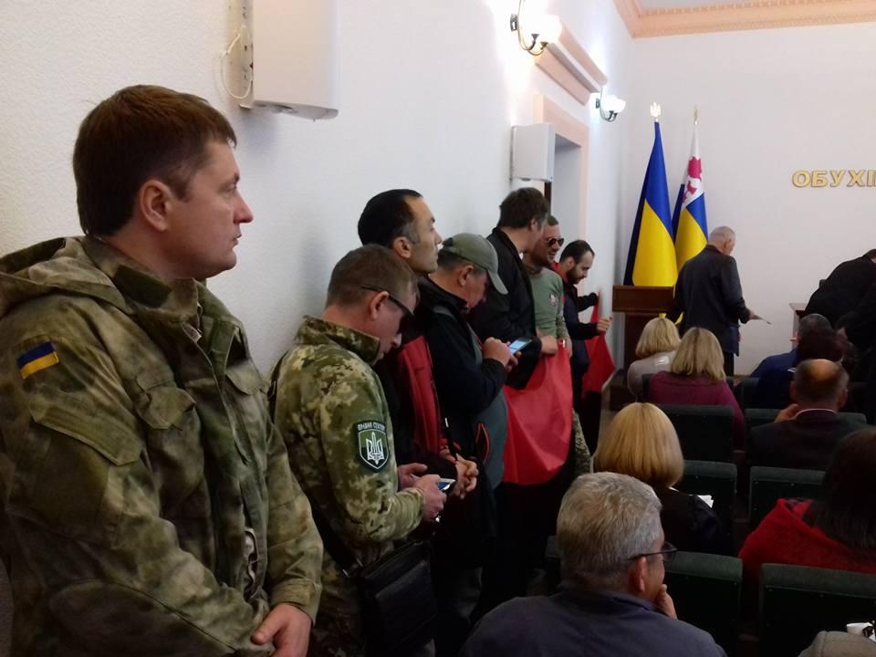 В Обухові місцеві націоналісти допомагають депутатам ухвалювати правильні рішення / Facebook, Олександр Лінський В Обухові місцеві націоналісти допомагають депутатам ухвалювати правильні рішення / Facebook, Олександр Лінський