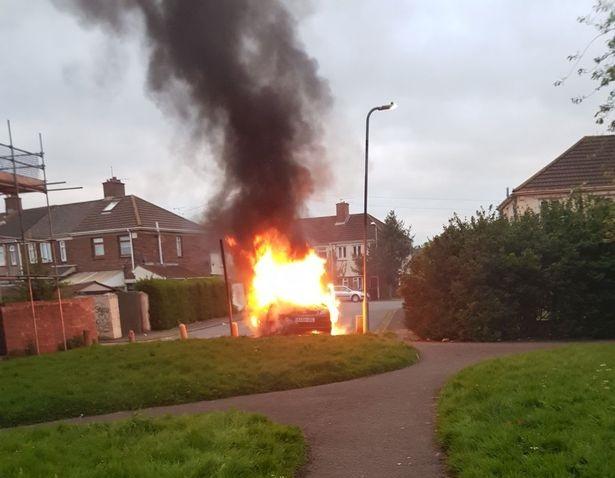 Пізніше автомобіль було знайдено спаленим недалеко від місця події / Фото walesonline.co.uk