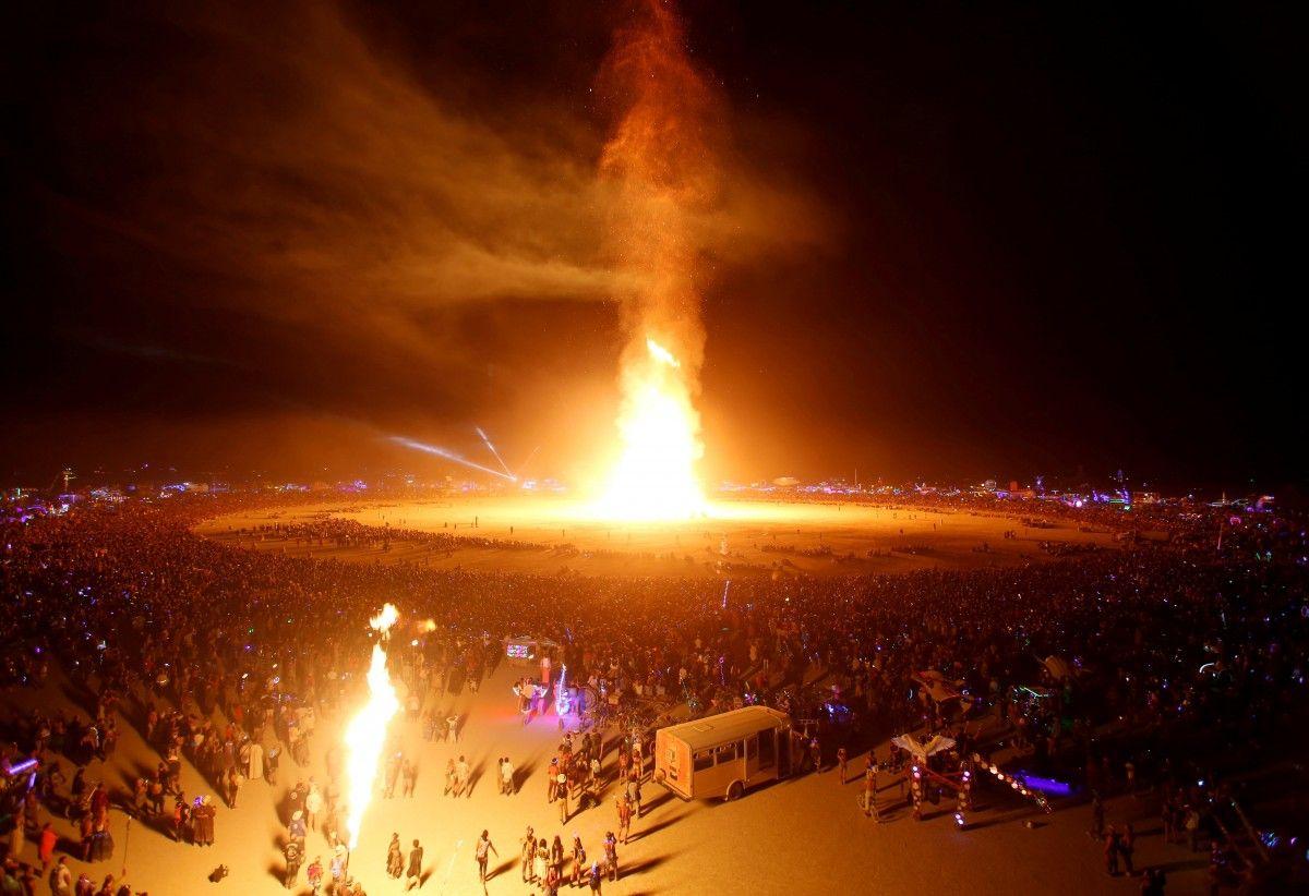 Burning man / REUTERS Burning man / REUTERS
