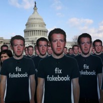 Возмущенные пользователи Facebook привели к Капитолию "армию клонов" Цукерберга (фото)