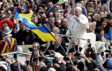 У Великодньому посланні Папа Римський побажав "плодів миру" для України