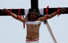 Філіппінець, який вже 32 роки розпинається на хресті, заявив, що перестав відчувати біль