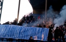 Футбольні фанати в Маріуполі скандували на адресу Порошенка - "Чемодан, вокзал, Мальдіви!" (відео)
