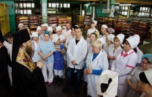 На Одесском хлебзаводе прошел молебен перед началом выпечки пасхальных куличей