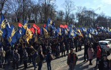 Участники националистического марша перекрыли движение по улице Грушевского в Киеве (фото)