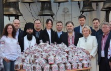 У Києві вірянам УПЦ КП роздали 6 тисяч пасок