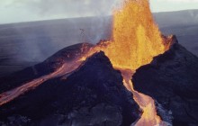 Геологи вплотную подобрались к "лавовому озеру" вулкана Килауэа на Гавайях (видео)