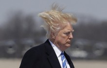 Когда погода подвела: прическа Дональда Трампа снова в центре внимания в соцсетях (видео)