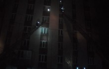 В Харькове горела многоэтажка: людей вытаскивали через окна, одна женщина погибла (фото)