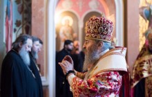 Митрополит Онуфрій звершив пасхальну вечірню в Успенському соборі Києво-Печерської лаври