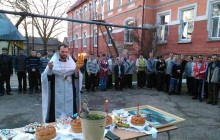 Священики Закарпаття влаштували пасхальні обіди підопічним дитячого будинку та геріатричного пансіонату