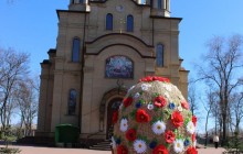 Верующие Кропивницкого создали собственную аллею писанок