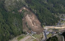 Жертвой схода оползня в Японии стал один человек