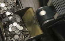 В Украине чеканят новые монеты: как создают металлические 1 и 2 гривни (фото, видео)